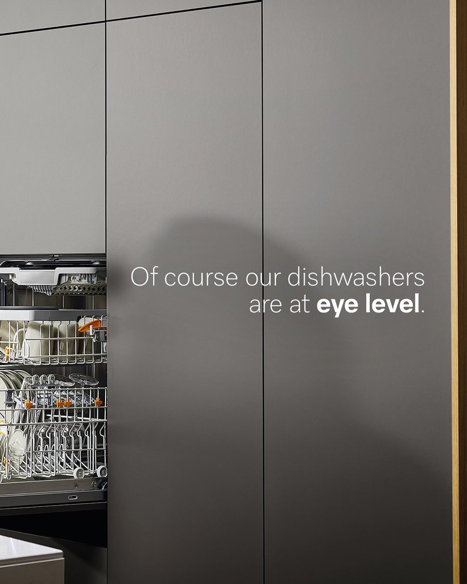 Miele_Nigeria's tweet photo. Who says dishwashers belong down low?

With Miele, enjoy the convenience of an eye-level installation because comfort should be part of your kitchen design.

#miele #mieledishwasher #dishwasher #altın https://t.co/hHpvDwQiuf