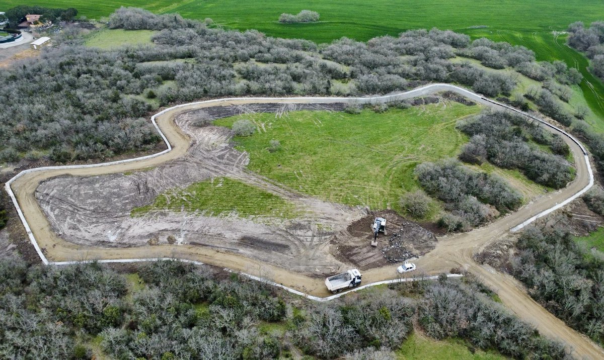 🌿🐶 Ağırmeşe - Esetçe mevkiinde hayata geçireceğimiz Doğal Yaşam Alanı Projemiz kapsamında; Başkan Yardımcılarımız Adnan Kum ve Hakan Öztürk ile birlikte alanda incelemelerde bulunduk.

🐾 Doğal yaşam alanımızın 1. etap inşası devam ediyor. Yaklaşık 20 dönümlük alanda, 1500