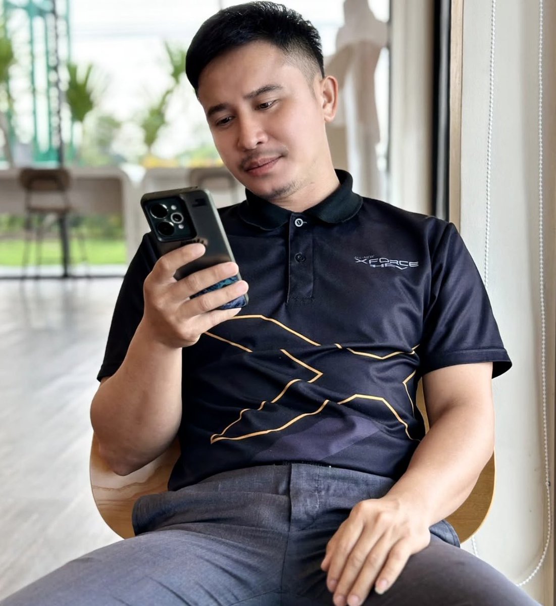 uniform men police suit tweet media