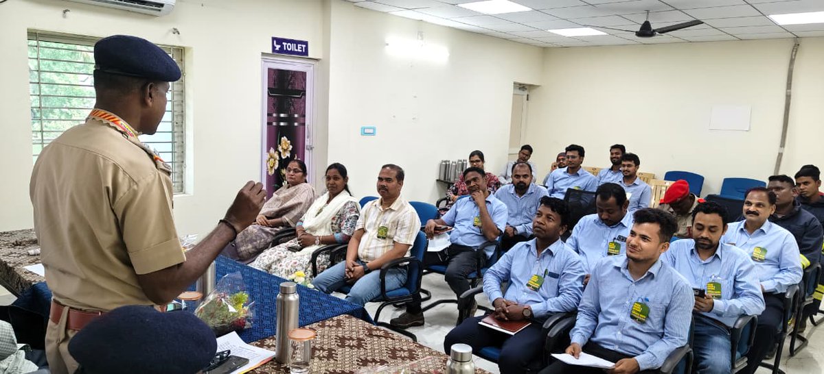 OPTCL_Odisha's tweet photo. Northern (O&M) Zone, OPTCL, Balasore observed the 55th #NationalSafetyMonth with a Safety Awareness Programme chaired by Sri Hiralal Parida, Sr. GM, in the presence of Sri Gajendra Singh, Station Officer, Fire Brigade, Remuna.
#SafetyFirst #OPTCL https://t.co/2yVrklnfoy