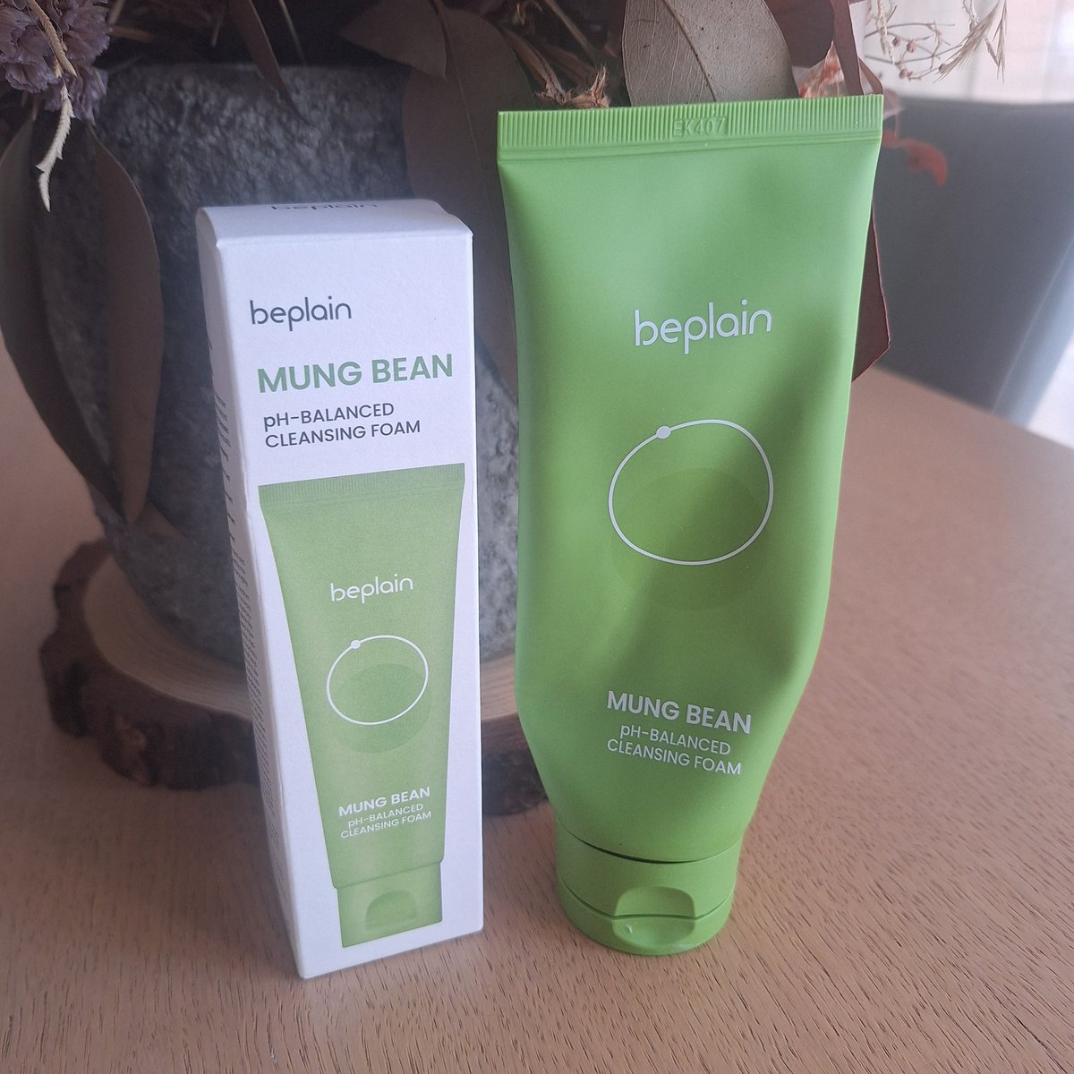 icarusfine's tweet photo. Started using this mung bean cleansing foam from Beplain and I’ve been really liking it!
It’s super gentle on my skin but still cleans well, and it doesn’t leave that tight feeling after washing. It just feels comfortable and easy to use, especially on sensitive days ✨ https://t.co/dKrpGGASSf