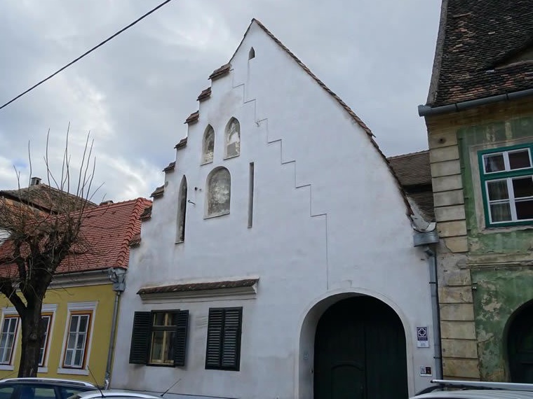 reiner_mikael's tweet photo. https://t.co/mn26tVCpoJ

Das Böbel-Haus, 15. Jh., ältestes erhaltene Wohnhaus von Hermannstadt / Sibiu😍👇🏽 https://t.co/jsyIh2ZCMw