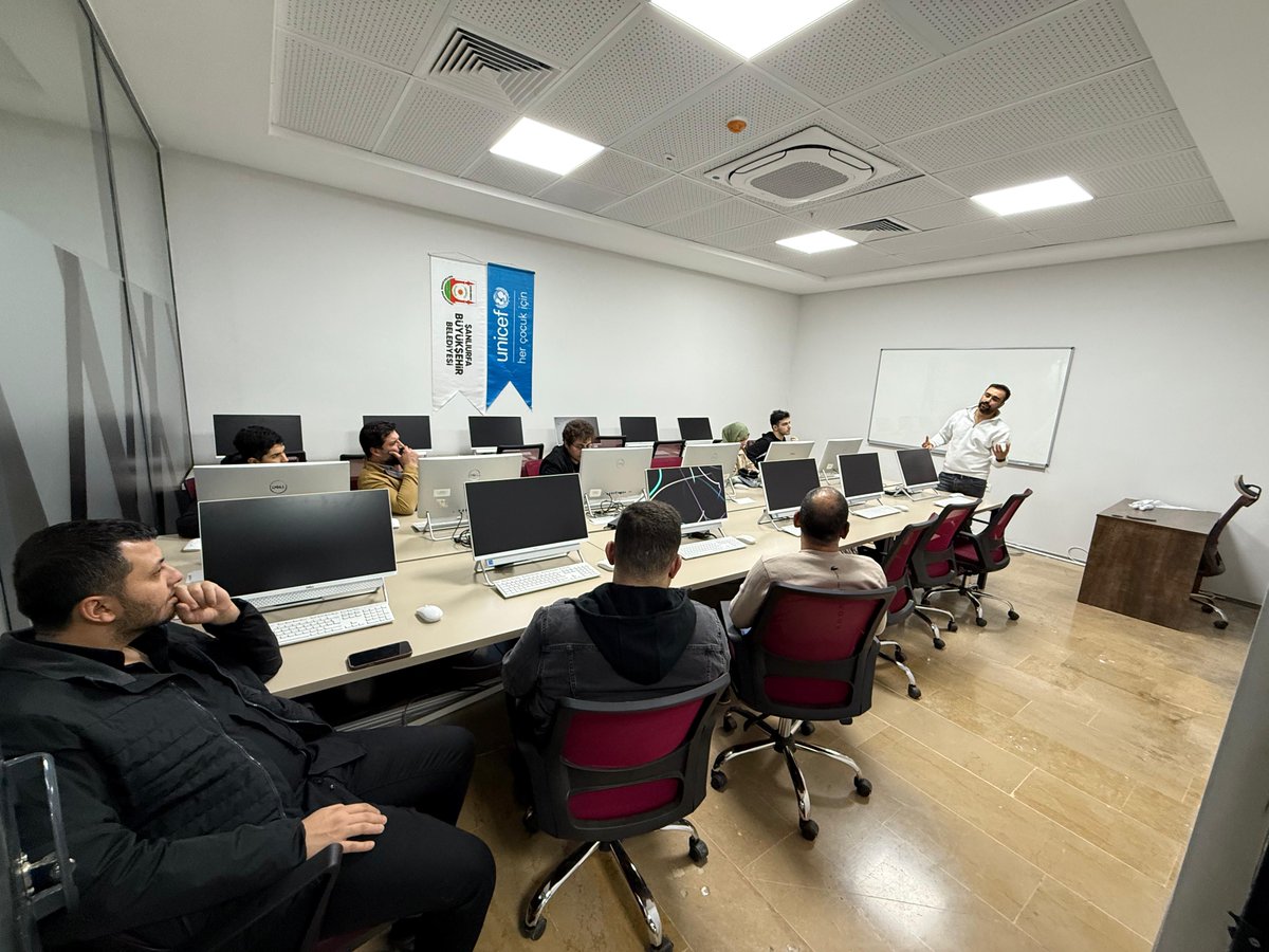 Güzel bir başlangıç yaptık!
Urfavisionlab’da Web Tasarım, Web Yazılım, Robotik Kodlama ve Tinkercad eğitimlerimiz öncesinde tanışma toplantımızı gerçekleştirdik.
🎯 Eğitimlerimiz yarın itibarıyla başlıyor!
<a href="/sanliurfabld/">Şanlıurfa Büyükşehir 🇹🇷</a>
#Urfavisionlab #WebTasarım #RobotikKodlama #Tinkercad