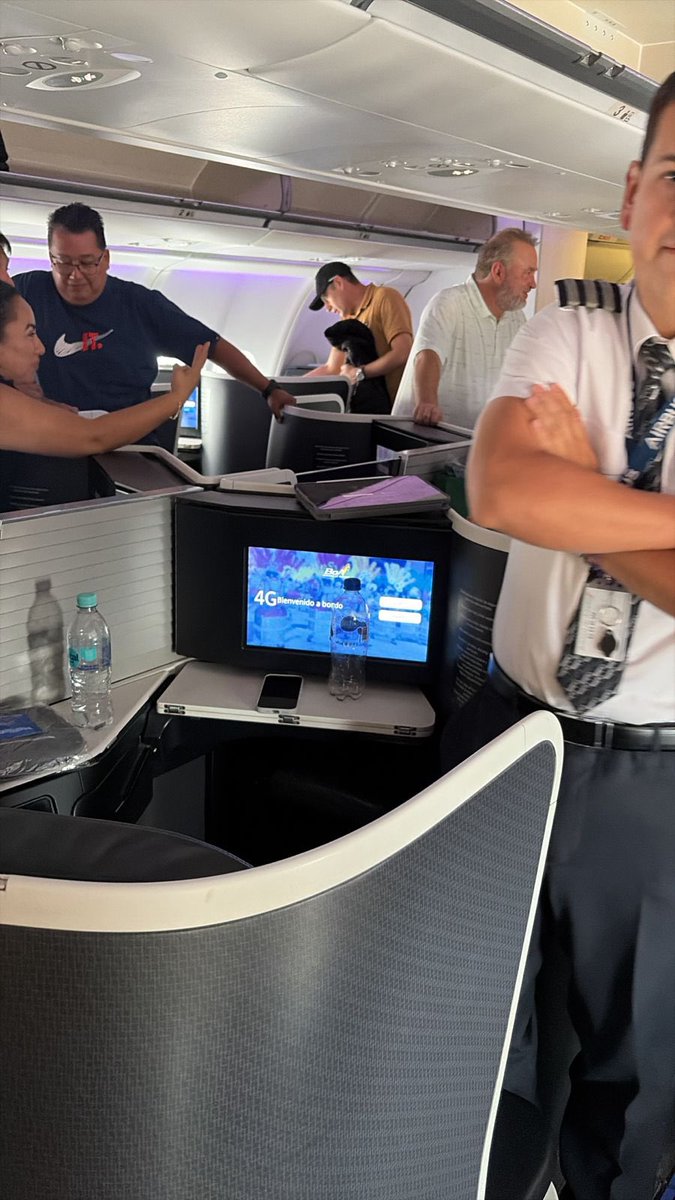 @johnarandiaperiodista tweet media