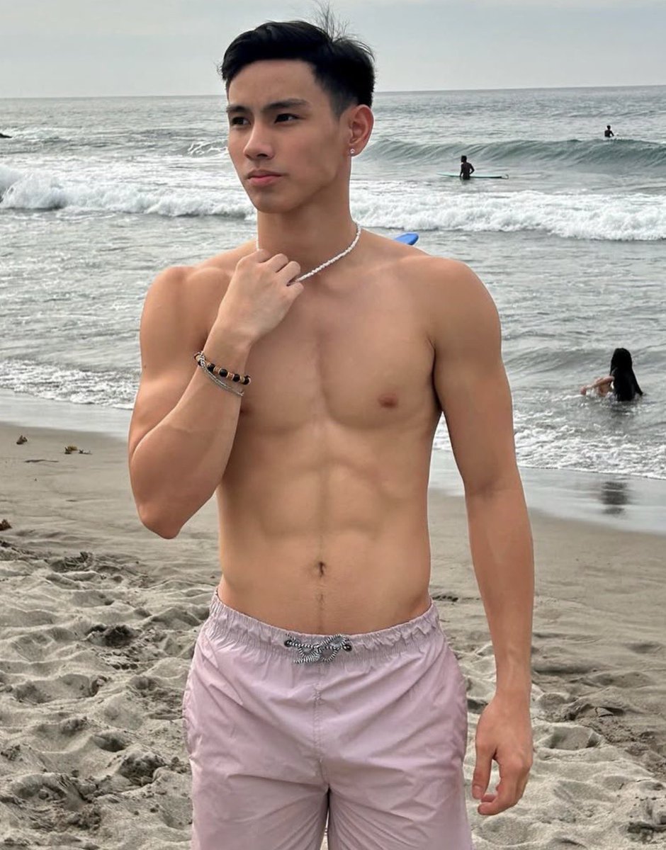 Daily Hot Dudes tweet media