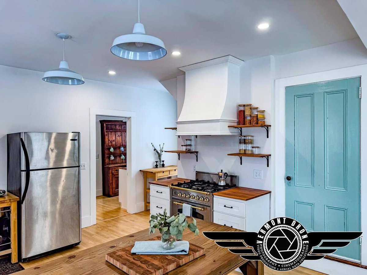 Generate more showings! Sell your properties faster! Get higher offers!

We are leaders in aerial AND traditional interior and exterior Residential Real Estate Photography/Cinematography.

A locally owned Vermont business with 100% Vermont-based staff.

… ift.tt/GTIAei6