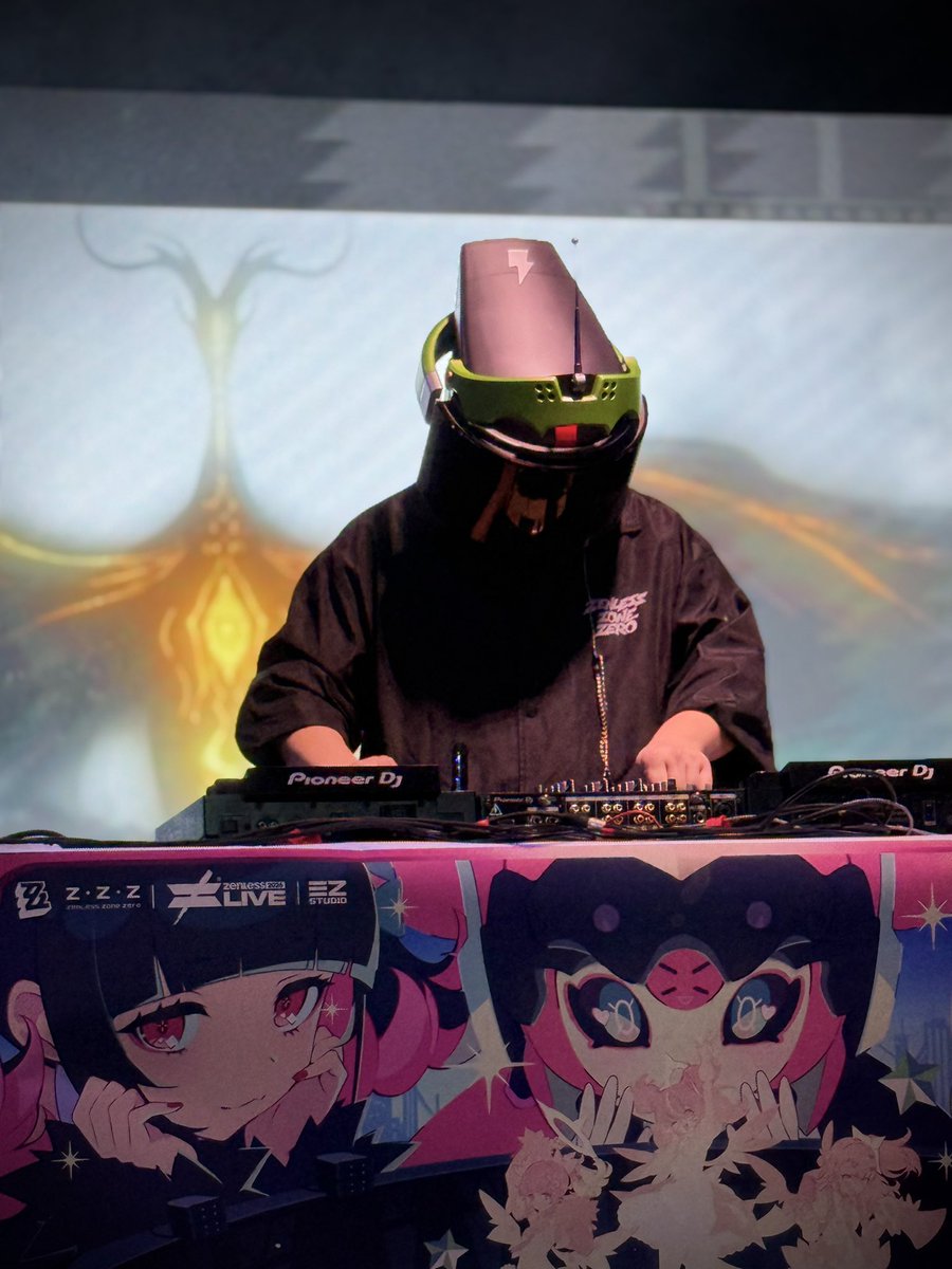 Stu_Gatto's tweet photo. WHAT A CRAZY PERFORMANCE!!  Awesome people, awesome talent, and I’d do it all over again!! @ZZZ_EN @SanZSTUDIO_ZZZ I hope DJ Yi convinced the marketing team to come back to NYC soon ;3 (I WILL BE THERE)

#ZENLESSLIVE2026 #ZZZ #ZZZERO #ZenlessZoneZero #AOD https://t.co/QfeoNn7SFW