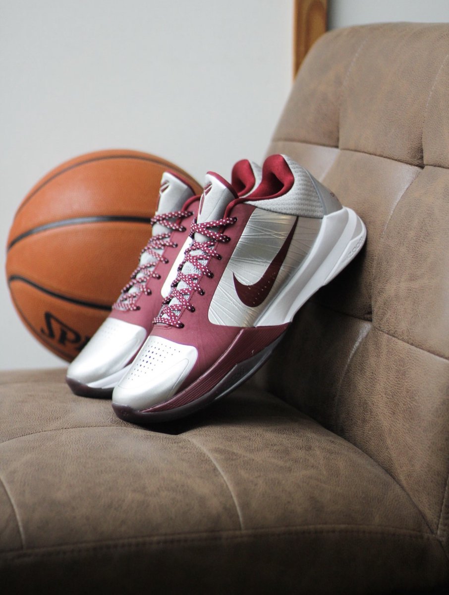 SNKR_TWITR tweet media