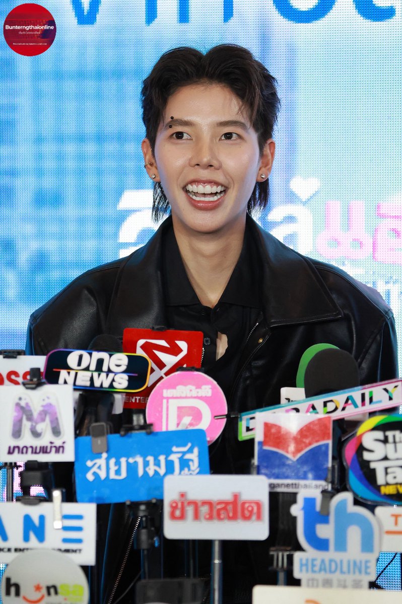 "ป๊ายปายโอริโอ้" ช่วงสัมภาษณ์สื่อมวลชนในงาน GALA PREMIERE  ภาพยนตร์เรื่อง "อีแหล่ แอรี่ เกาหลี โอปป้า"

#อีแหล่แอรี่เกาหลีโอปป้า
#ป๊ายปายโอริโอ้ #PaiPaiorio