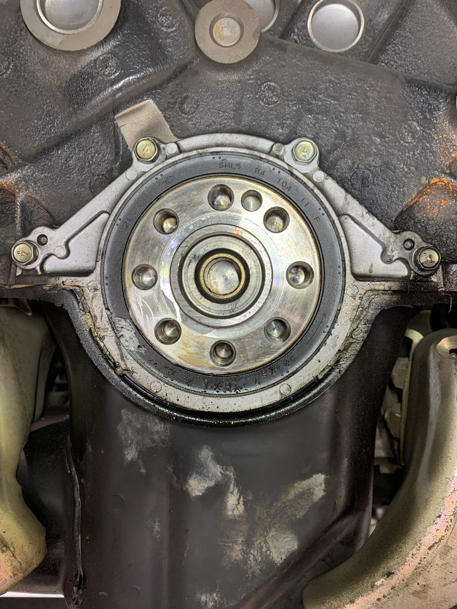 petty_worker's tweet photo. 先日、2年前に同じ作業をした車両を点検しましたが、オイルの漏れ滲みはありませんでした。 https://t.co/iv7hanRQOR