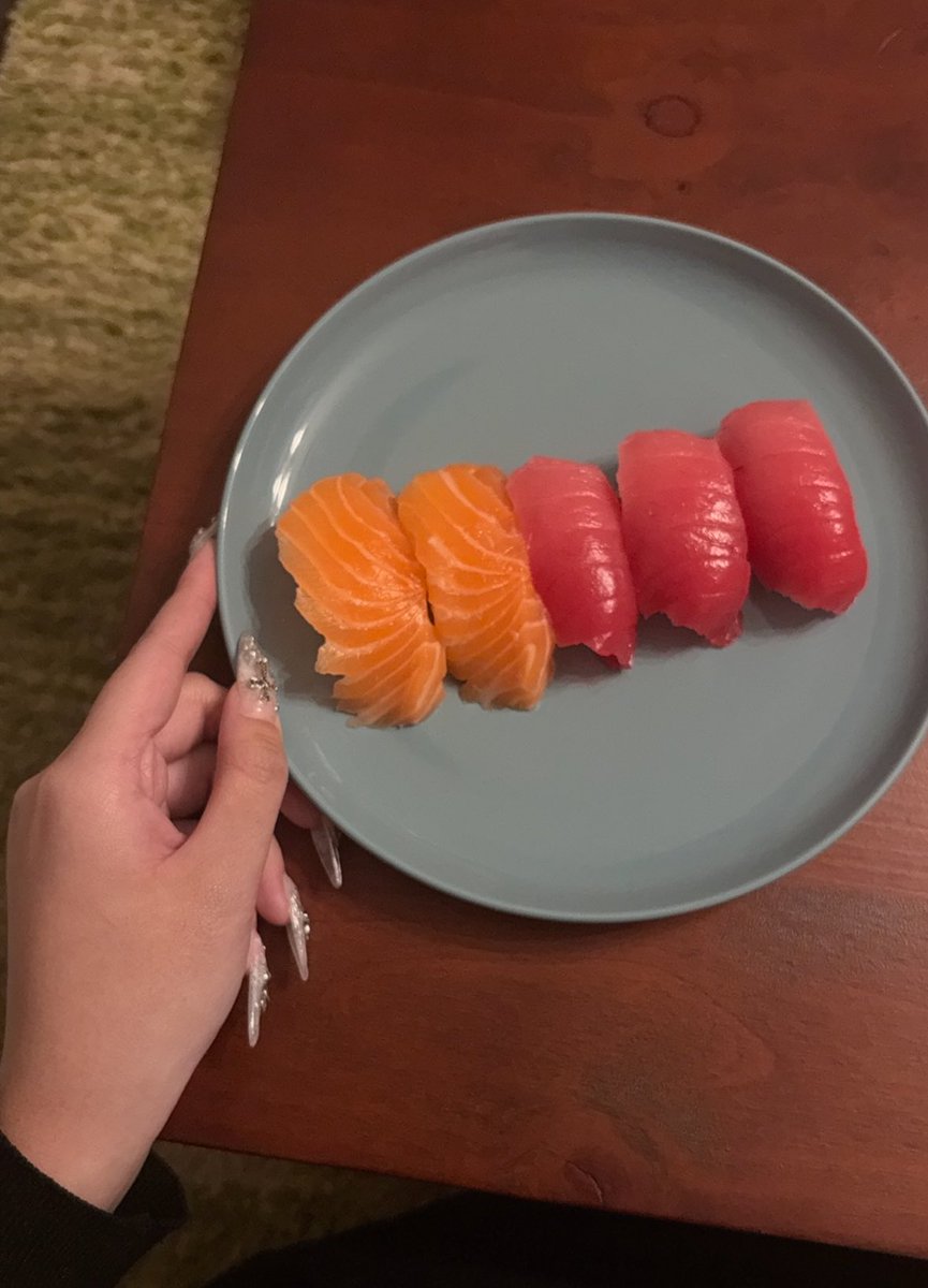 ℬ ✴︎ tweet media