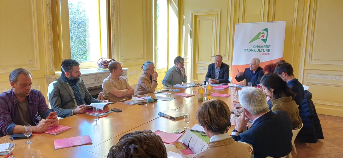 chambagri33's tweet photo. 📣Viticulture Cap 2030 présenté aux parlementaires et à la presse le 20 mars : 35 propositions concrètes pour construire une dynamique de reconquête
🙏Merci aux élus présents pour leur écoute
#agriculture #viticulture #avenir #ChambAgri33 https://t.co/BsxDEtqL3v