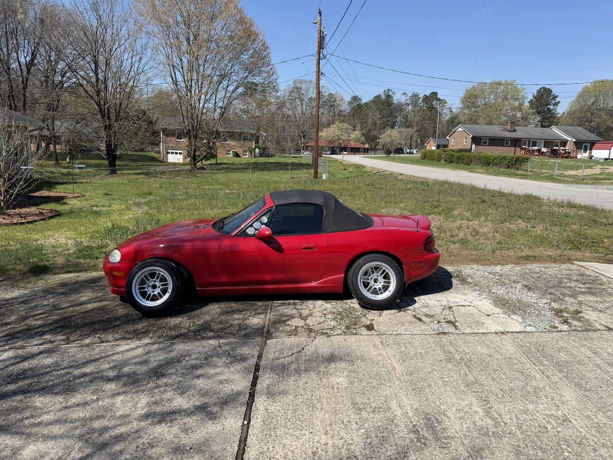 pweezy336's tweet photo. Need side splitters to land to me and then install time🦇🥀 https://t.co/htHV8Cafyt
