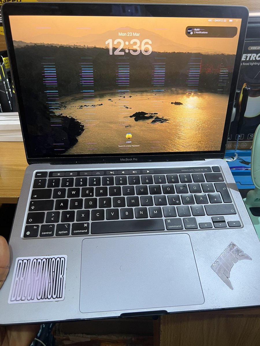 Iam_KizzyKroxx's tweet image. REPAIR 👨‍🔧 

MACBOOK PRO 13”
A2338 2020
M1 CHIP 
SPACE GRAY
LCD REPLACEMENT ✅

LET’S FIX IT FOR YOU🤝

DM/CALL:-09054560886 FOR MORE INFO.

ABUJA.

#Abujarepairplug #Macbook #Macbookpro