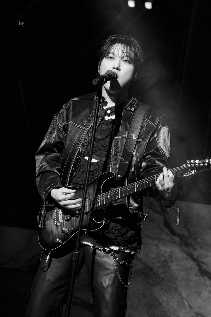 Bᴇᴀᴜᴛʏ_ᴰᴹ tweet media