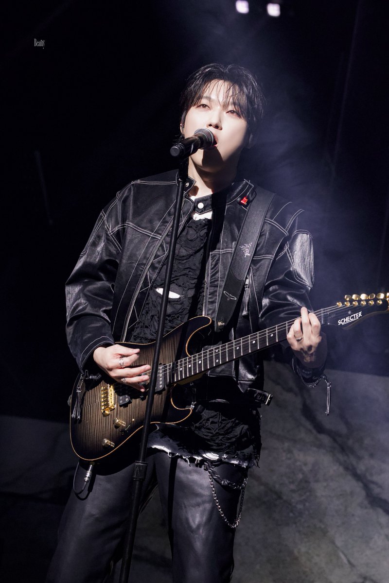 Bᴇᴀᴜᴛʏ_ᴰᴹ tweet media