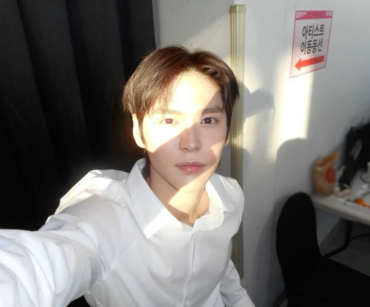 crying center tweet media