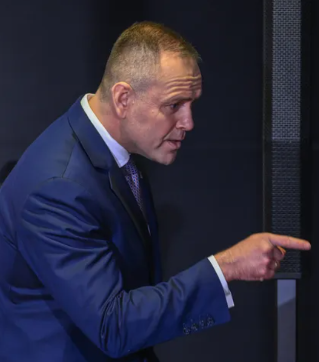 "Zajebać ci gościu?!"

Prezydent Rzeczypospolitej Polskiej Karol Nawrocki.