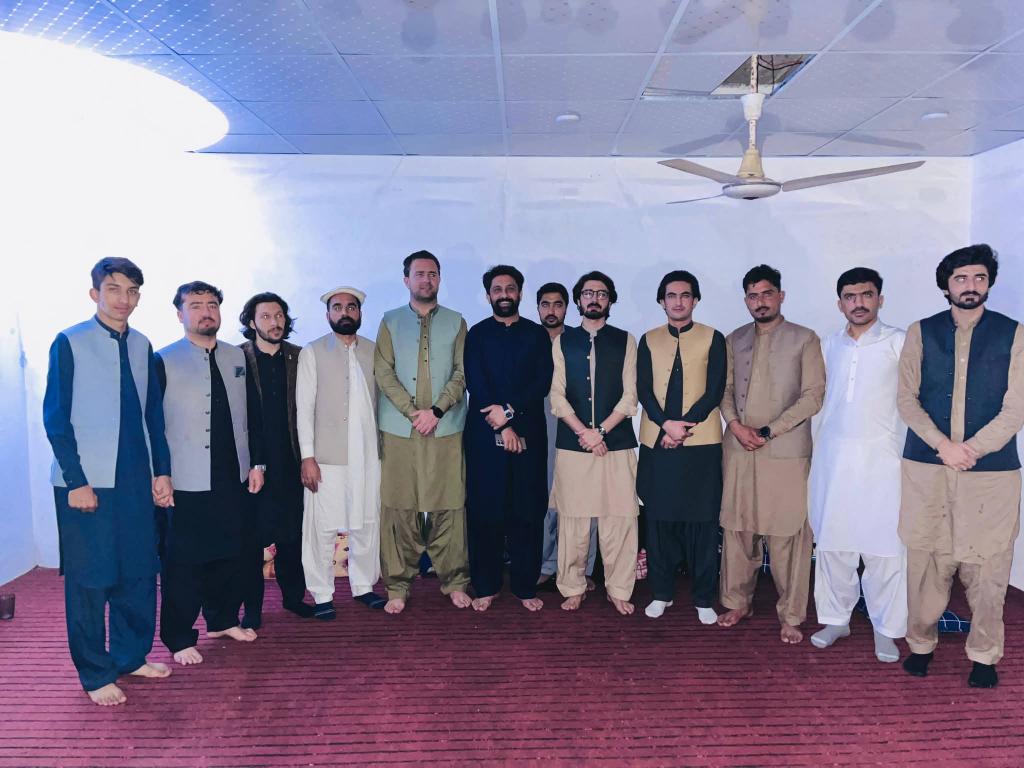 EngrAshtam123's tweet photo. عید کے پُرمسرت موقع پر انصاف سٹوڈنٹس فیڈریشن اور انصاف یوتھ ونگ کے نوجوانوں نے انصاف یوتھ ونگ کے سابق مرکزی ڈپٹی جنرل سیکرٹری انجینئر اشتم خان سے ملاقات کی اور انہیں عید کی دلی مبارکباد پیش کی۔
#EidMubarak #ISF #InsafYouthWing #PTI #YouthLeadership https://t.co/0giflpFvBD