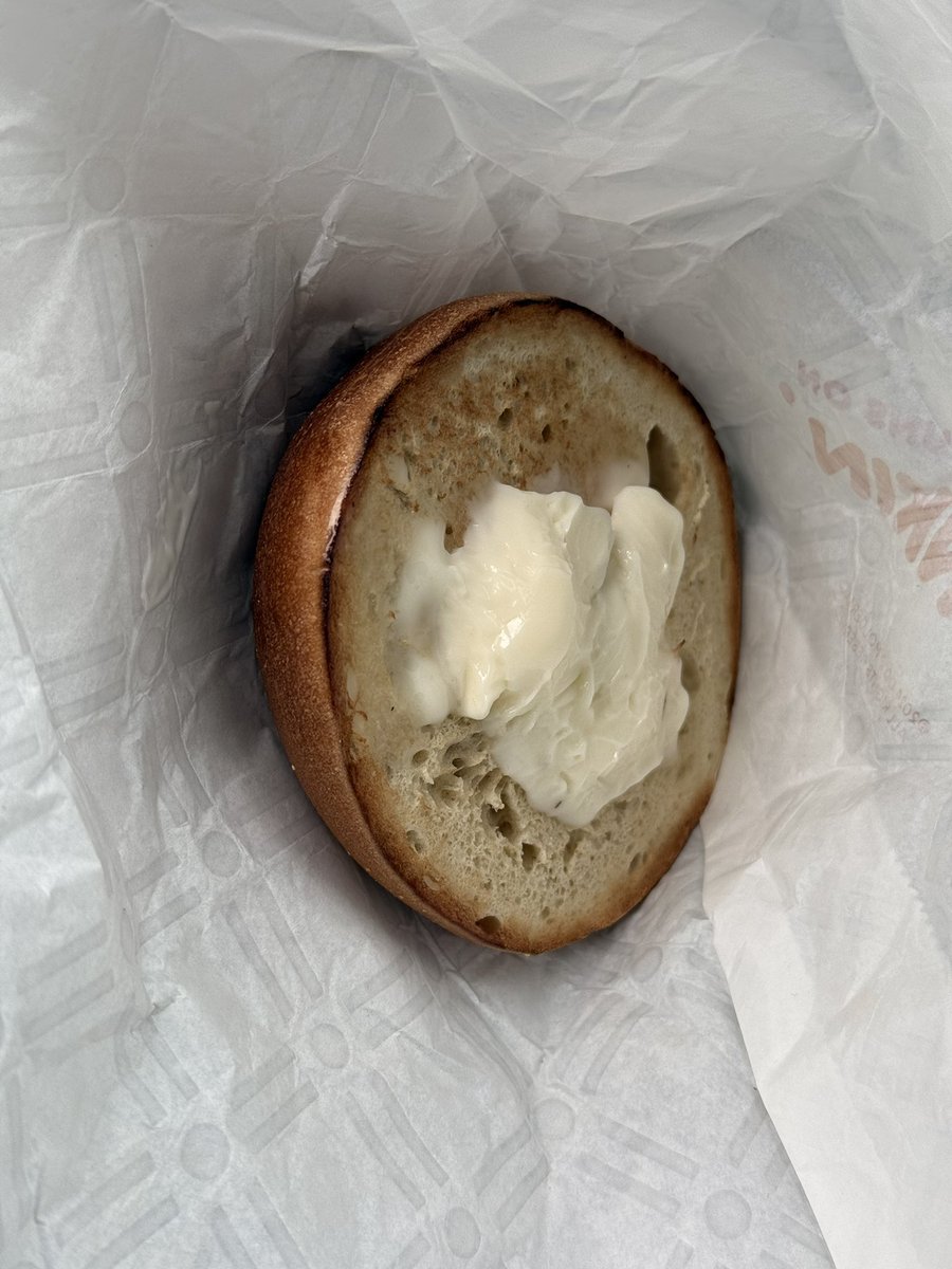 thiccandmorts's tweet image. they put a looney tunes amount of butter on my bagel this morning