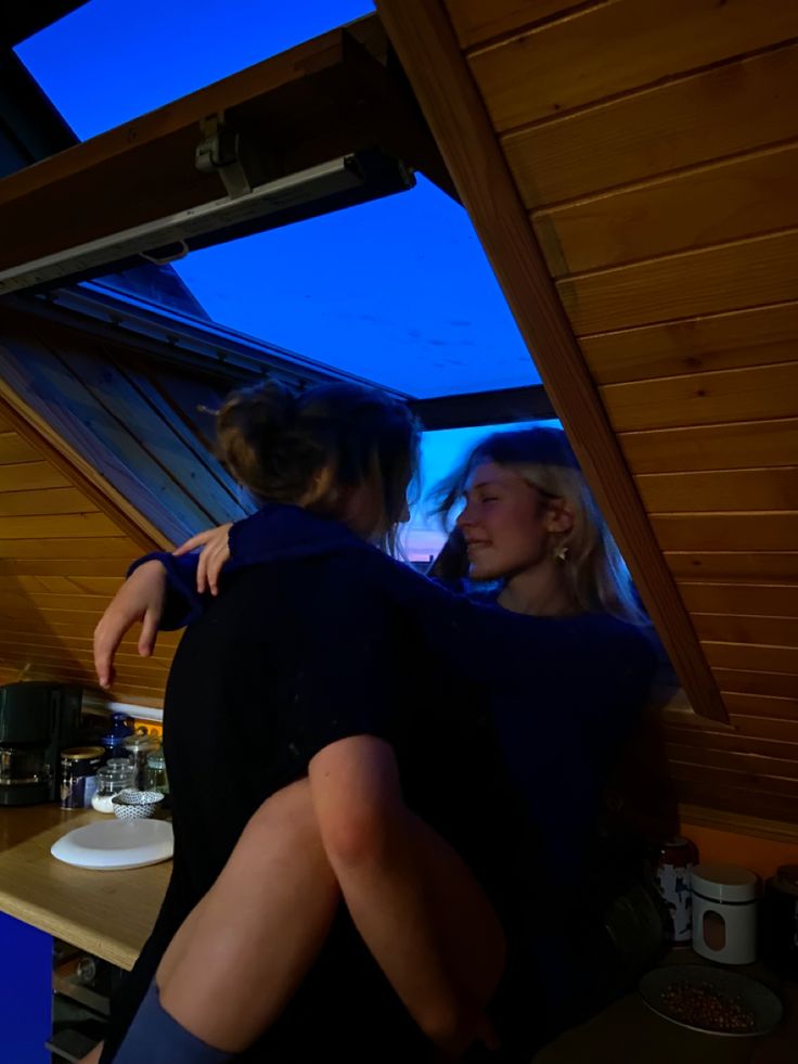 venus ⚢ tweet media