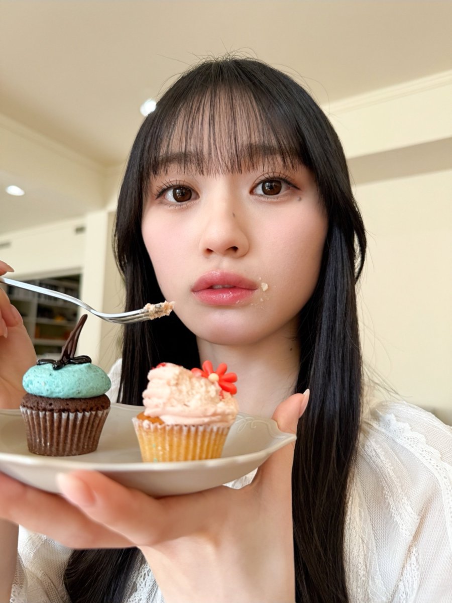 osusakamichi's tweet photo. 可愛い子の顔面ってめっちゃ舐めたくなる。某AV男優みたいに舐めしゃぶりまくりたい。嫌がれながらも無理やり顔押さえつけて唾液でグチャグチャのテカテカにしてやりたい。 https://t.co/FHoZSfrmtB