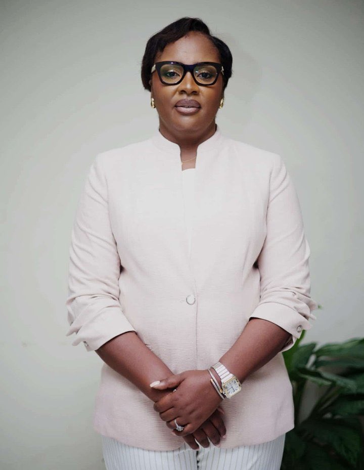 ArnoldJuniorPI3's tweet photo. La ministre de la Planification, Sandra Paulémont, assure l’intérim au Ministère du Commerce pendant que le ministre James Monazard est en mission à Yaoundé pour la Conférence ministérielle de l’OMC. https://t.co/ZVRvmhSOfv