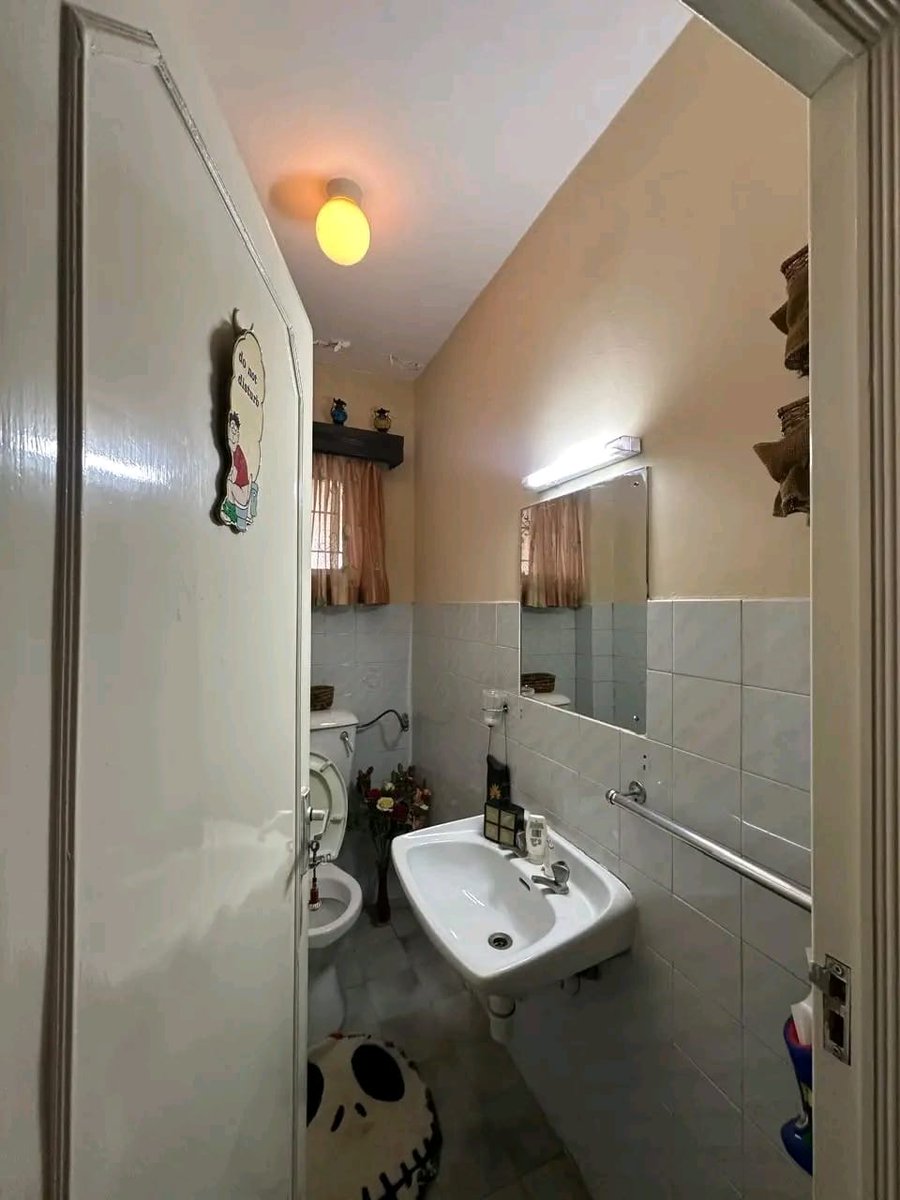 HodankaHomes's tweet photo. 📍 Kilimani
Modern 3-bedroom apartment (16 units only) offering privacy and comfort. Priced at KSh 16M (negotiable). Features include master ensuite, closed kitchen with pantry, fitted appliances, balcony, wooden floors, pool, ample parking, and secure environment. https://t.co/0Od62GAK0T