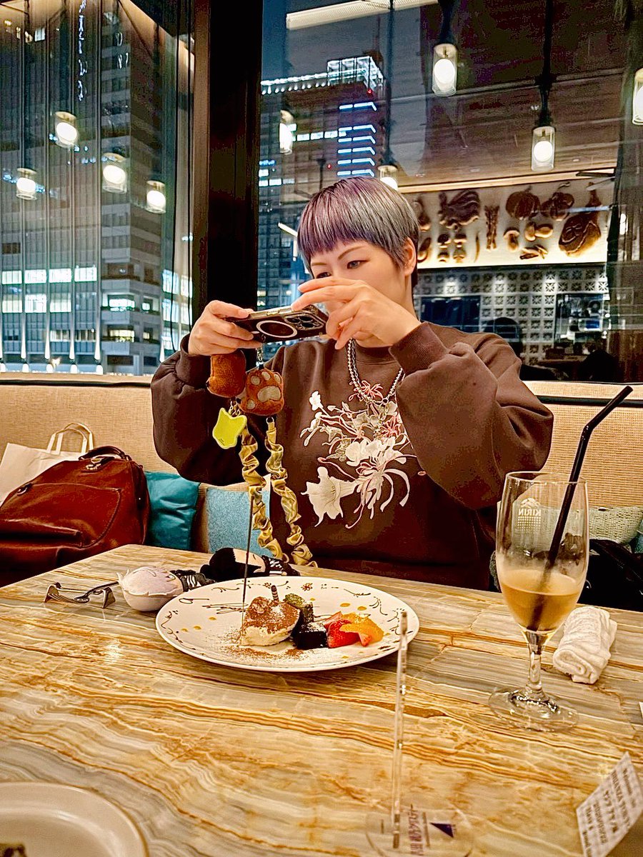 ナイン tweet media