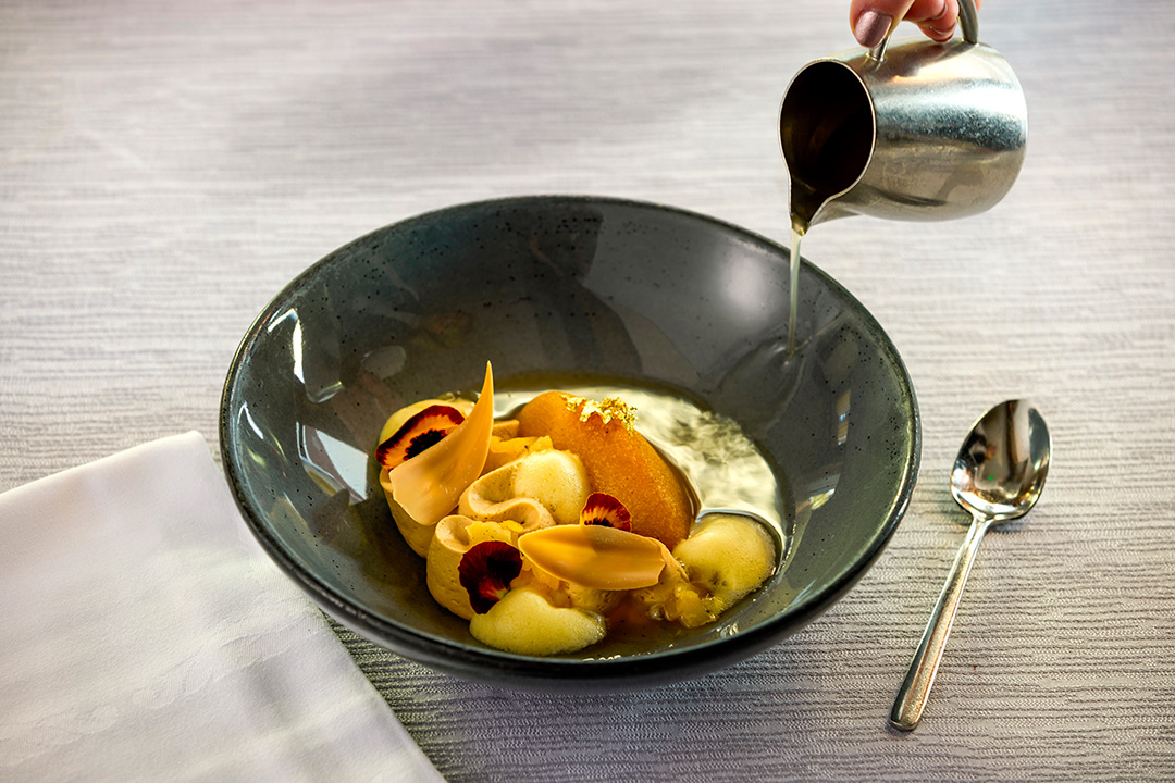 Stein Eriksen Lodge tweet media