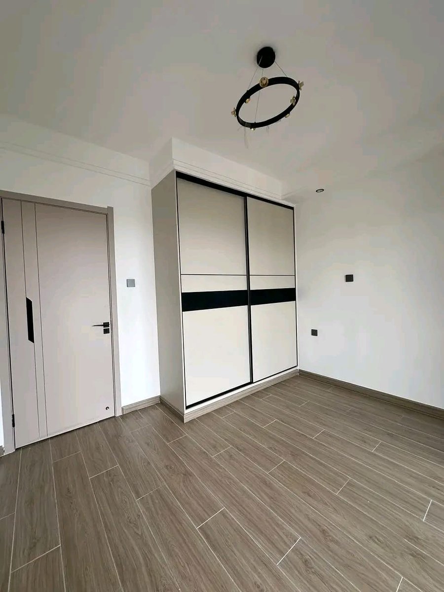 HodankaHomes's tweet photo. 📍 Kilimani | 1-Bedroom Apartment KES 70,000/month
Modern apartment with spacious bedroom, fitted kitchen, balcony, and laundry area. Enjoy a heated pool, gym, coffee shop, residents’ lounge, reception, and secure living ideal for professionals. 2 months deposit + 1 month rent. https://t.co/F7PTp8o7GT