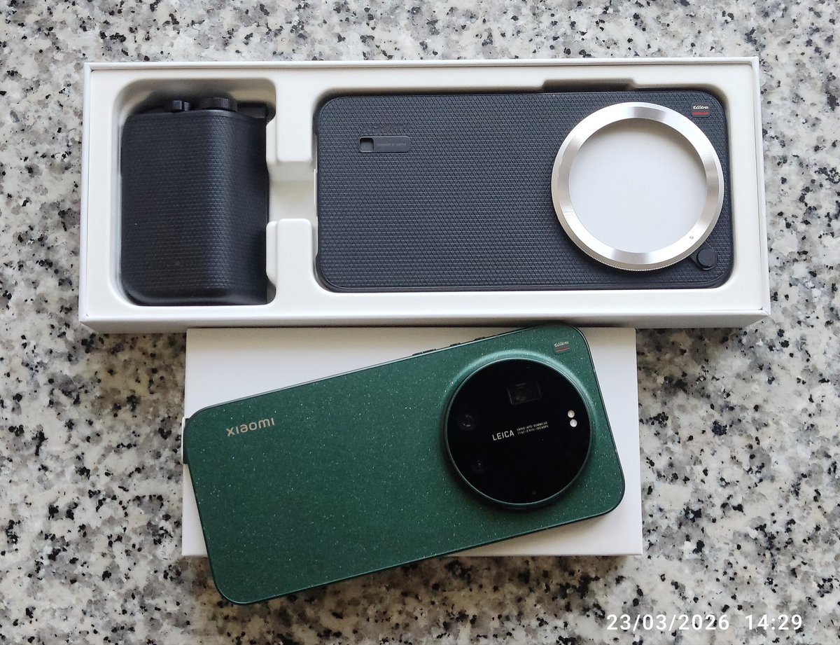 KHR (Khris) tweet media