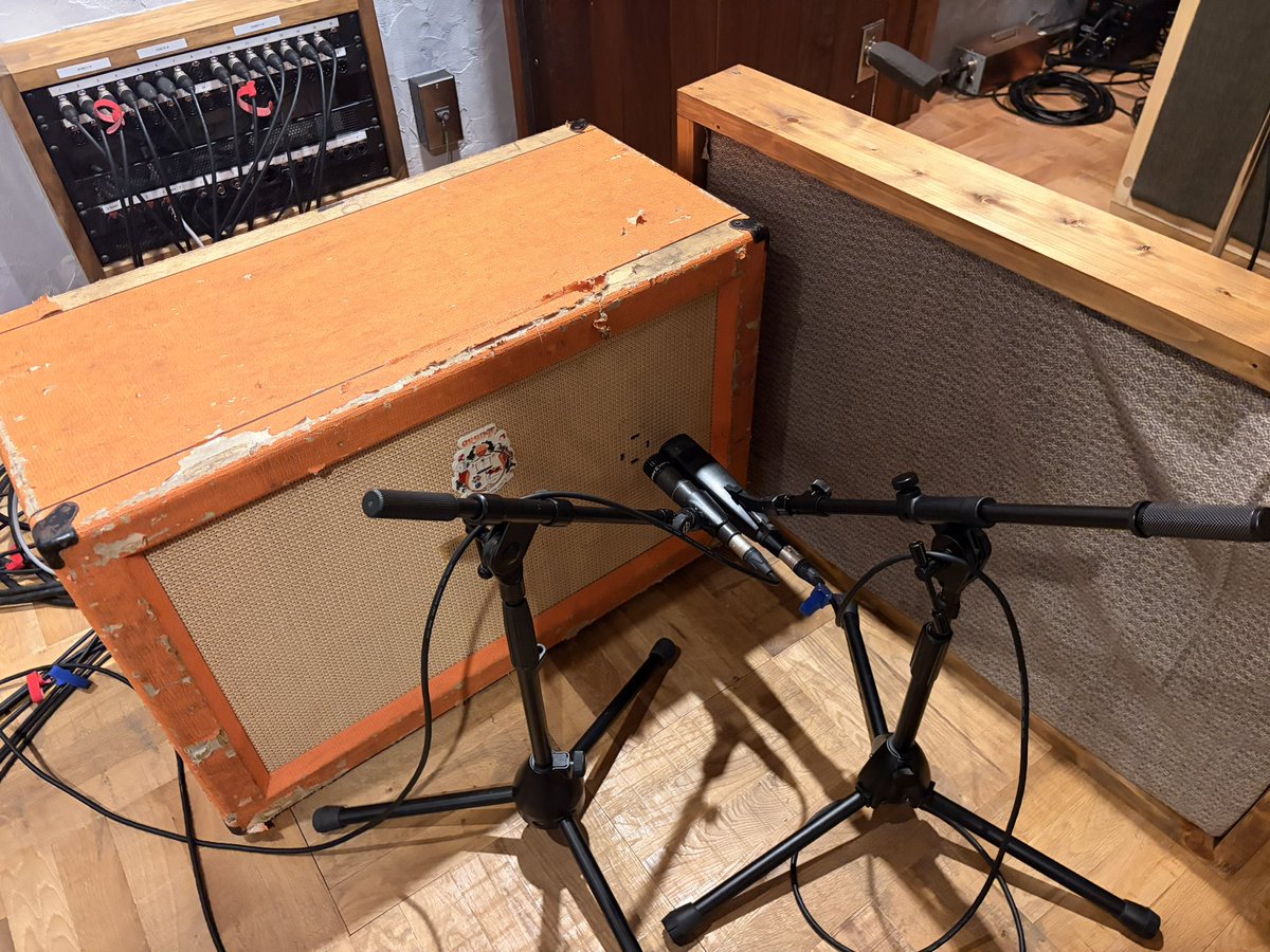 名古屋のポストハードコアバンドRalmのレコーディングでした！

うちのスタジオの得意科目ですがメンバーさんからも部屋の音が凄く良くて感動したと言っていただけました。
インディミュージックのリアリティの演出には良質な部屋鳴りが必須ですからね。

引き続きよろしくお願いします🔥