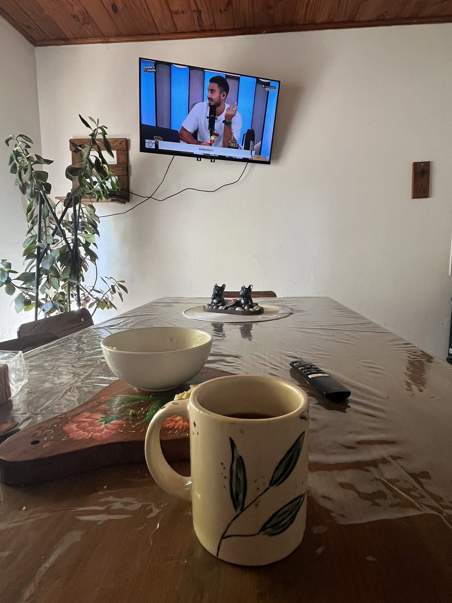 Buen díaaaaa, lunes por la mañana en casa y al fin puedo verlos en vivo después de mucho 🫶🏼❤️

#nadiedicenada