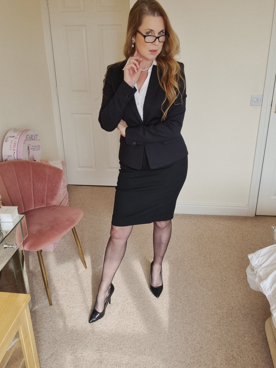 SharonJanney's tweet image. Which picture is your favourite 1 or 2...? 

Follow me if you love seamed stockings 💋