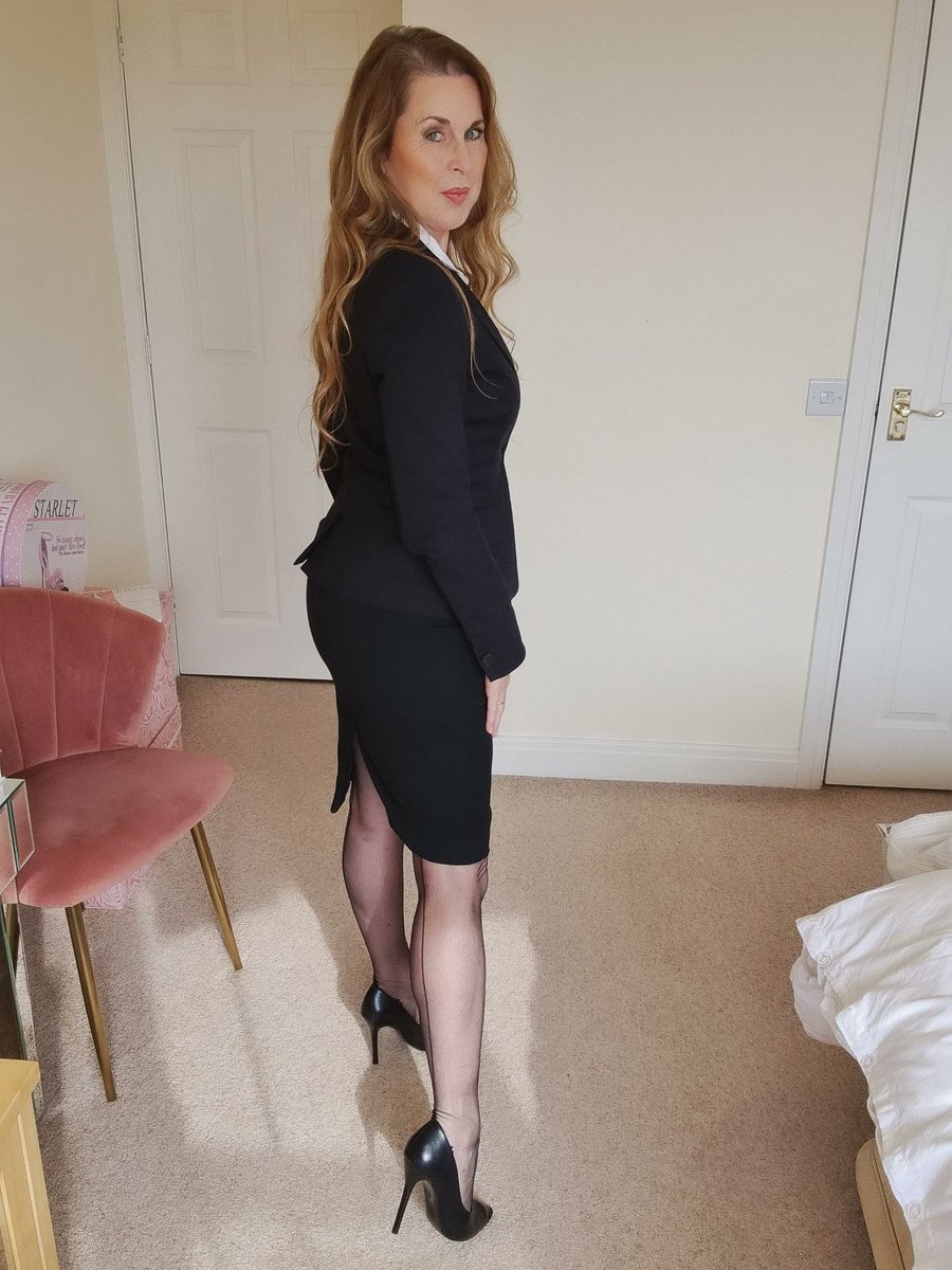 SharonJanney's tweet image. Which picture is your favourite 1 or 2...? 

Follow me if you love seamed stockings 💋