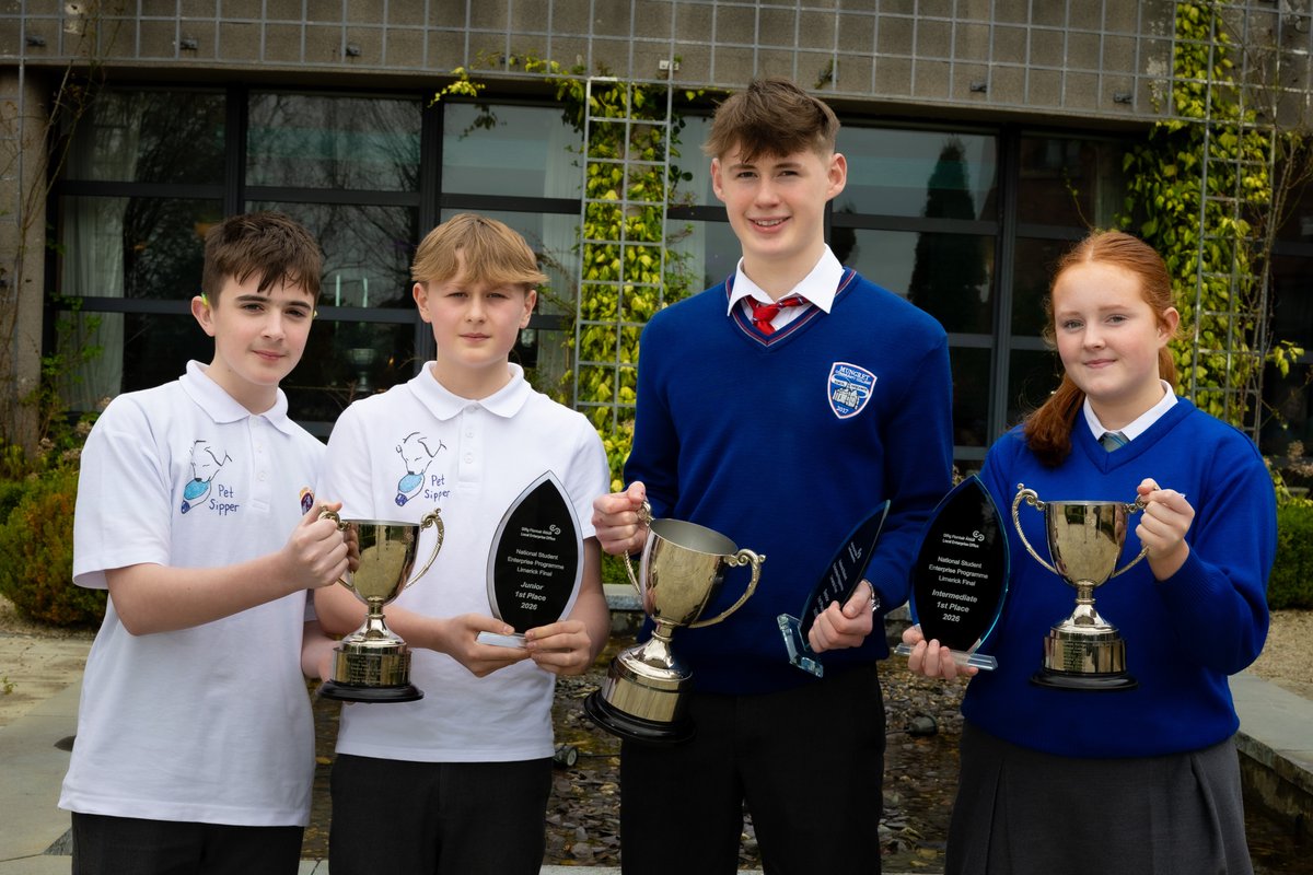 WhizzkidsIT's tweet photo. Limerick Regional Winners Student Enterprise Programme 25/26 supported by Limerick LEO.Pictured at CastletroyPark Hotel ( L- R) Pet Sipper(jnr) Desmond College, Glo Hurling (Snr) Mungret CC,  Golf Align(int) Gaelcholáiste Uí Chonbá https://t.co/f87TNQd6tT