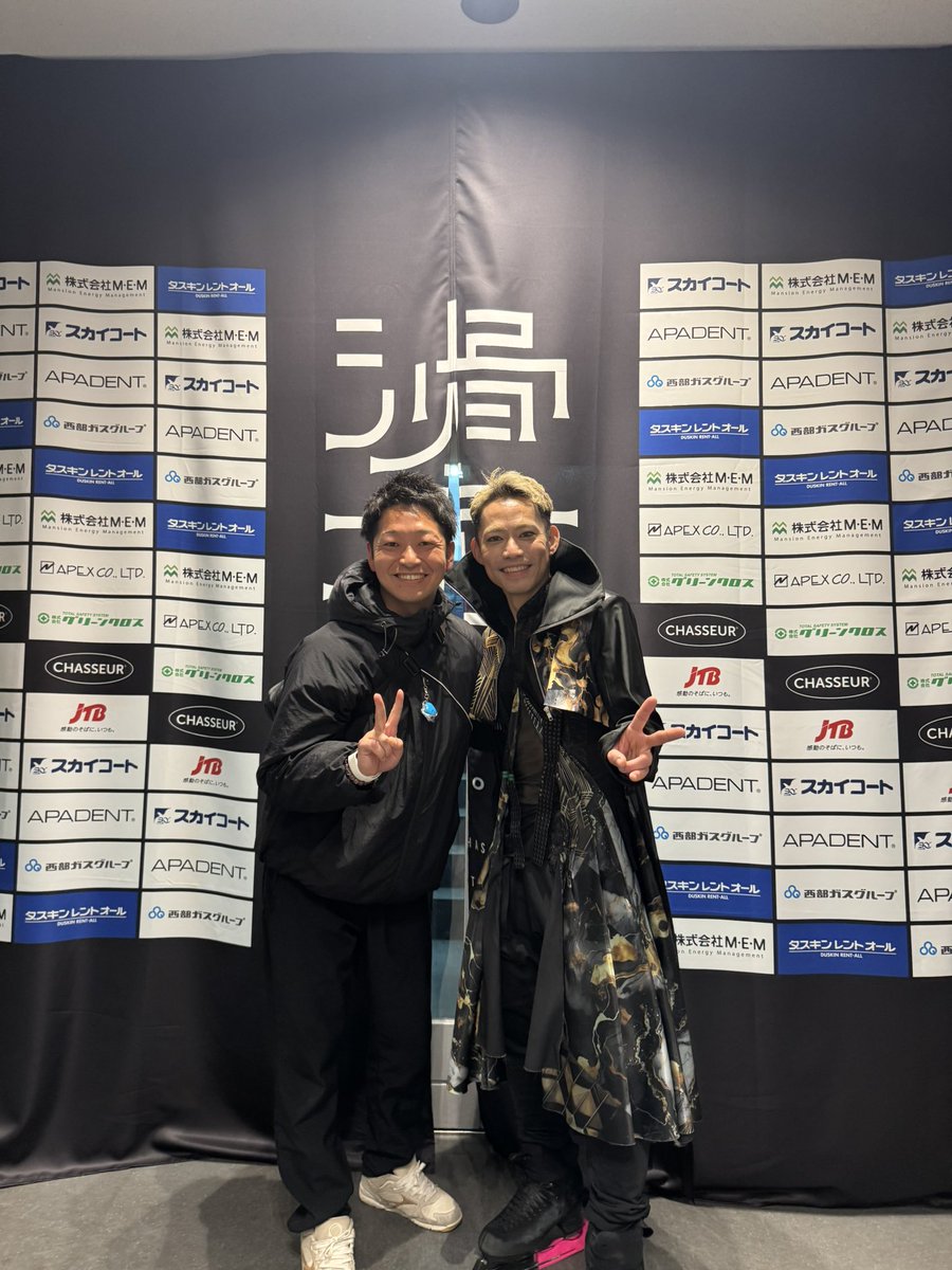 toshi_0702's tweet photo. #滑走屋　〜第二巻〜

滑走屋にトレーナーとしてサポートさせていただきました。
#高橋大輔 座長をはじめ、キャスト一人ひとりの全力が結集した素晴らしいアイスショー

その舞台を裏側から支えられたこと、感謝です！感動をありがとうございました！

#フィギュアスケート
#スポーツトレーナー
#鍼灸 https://t.co/Gw3YdPdxlN