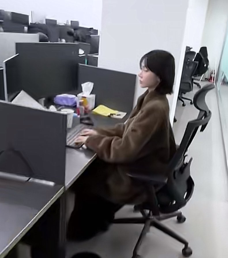 joawabi's tweet photo. Bro's busy at work https://t.co/zzsYytWnMm