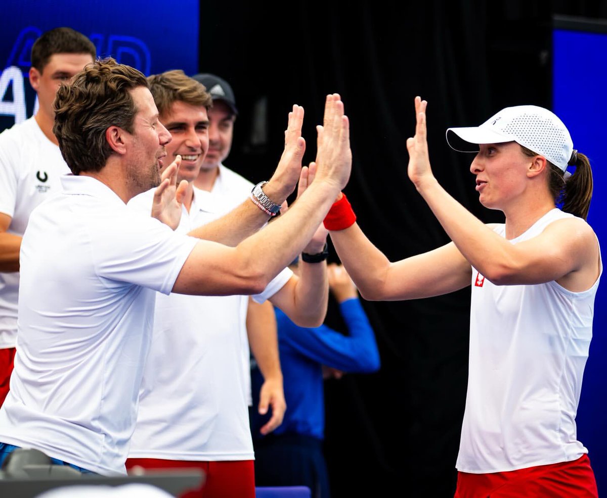 Varziski that want save Iga from her psychologist tweet media