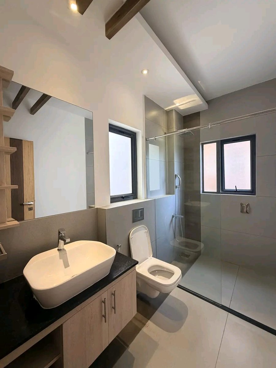 HodankaHomes's tweet photo. Kileleshwa | 3-Bedroom All-En-Suite Apartment
💰 KES 170,000/month
Modern apartment with ensuite bedrooms, fitted kitchen, pantry, balconies, and stylish finishes. Enjoy gym, steam room, CCTV, intercom, solar heating, and full backup generator in a secure, serene compound. https://t.co/TqOTONIc6c