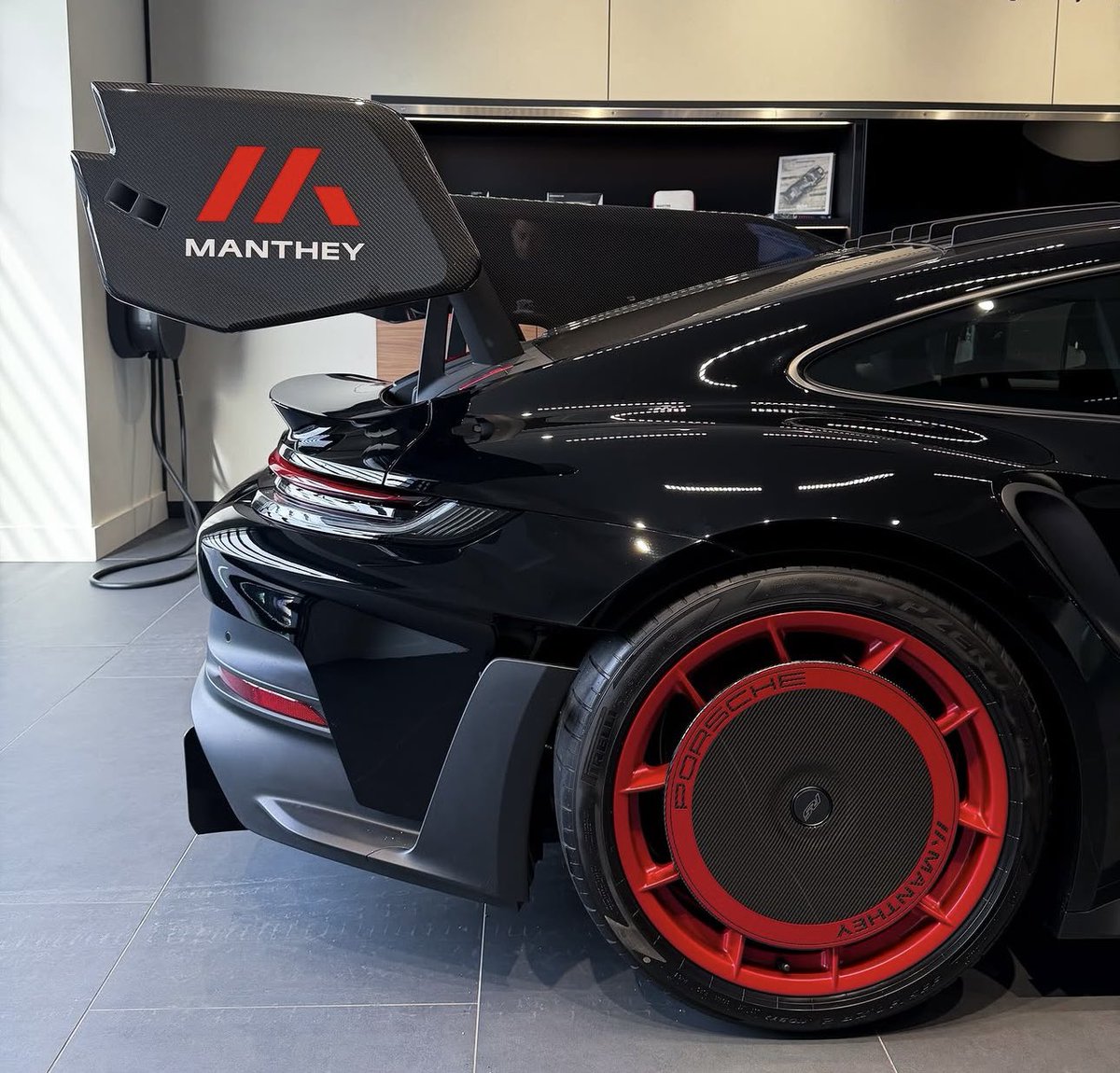 Porsche Club tweet media