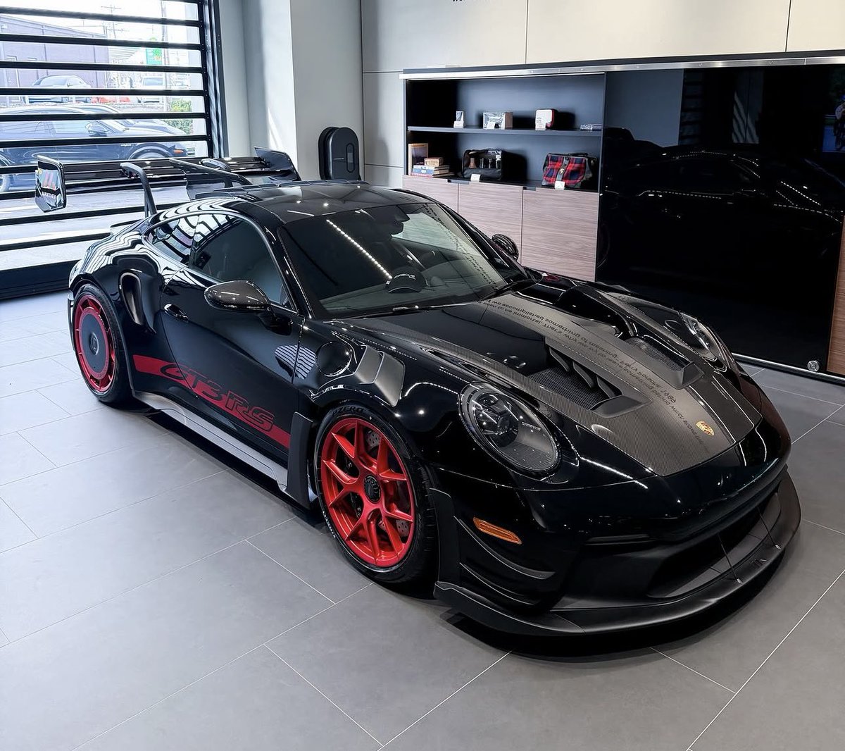 Porsche Club tweet media