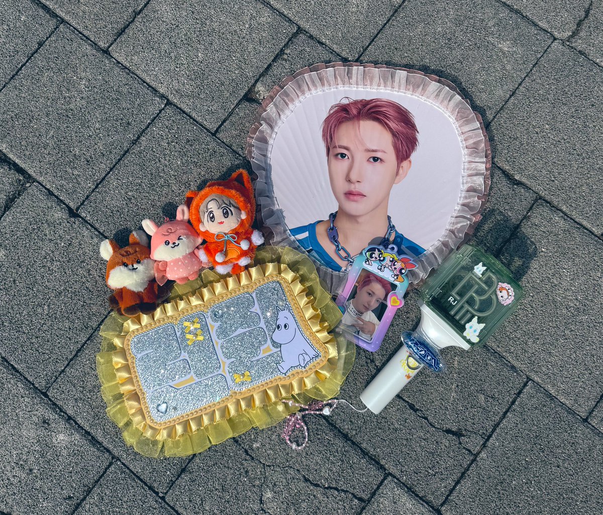 heavensscloud_'s tweet photo. My lovely happy lil Renjun ✨

The most magical concert weekend &amp; we got to celebrate Renjun’s birthday 🥹 https://t.co/NOUtQndYFb