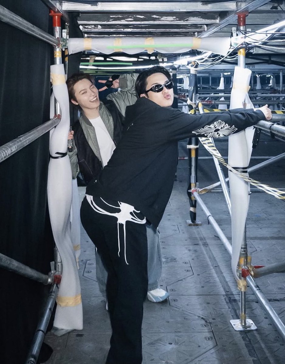 DINO POSTING THIS CUTE GYUCHAN PIC!!!!!! 😭😭😭😭😭😭 SO CUTE