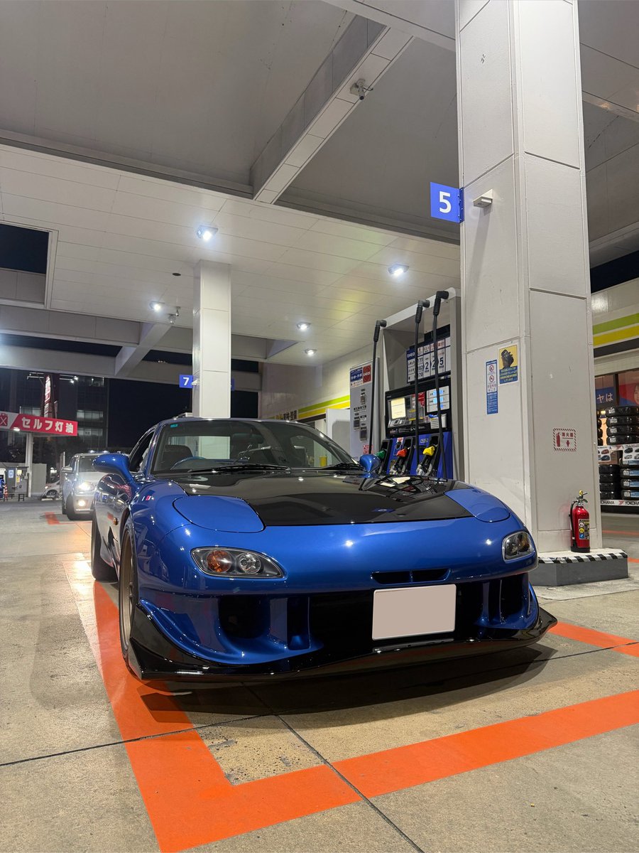 Nau_7_'s tweet photo. 事故でバンパー損傷
↓
4ヶ月の修理期間を終えて金曜日に手元に
↓
日曜日に当て逃げに遭い3日で再修理

ついてなさすぎる😭 https://t.co/rzUphif55r