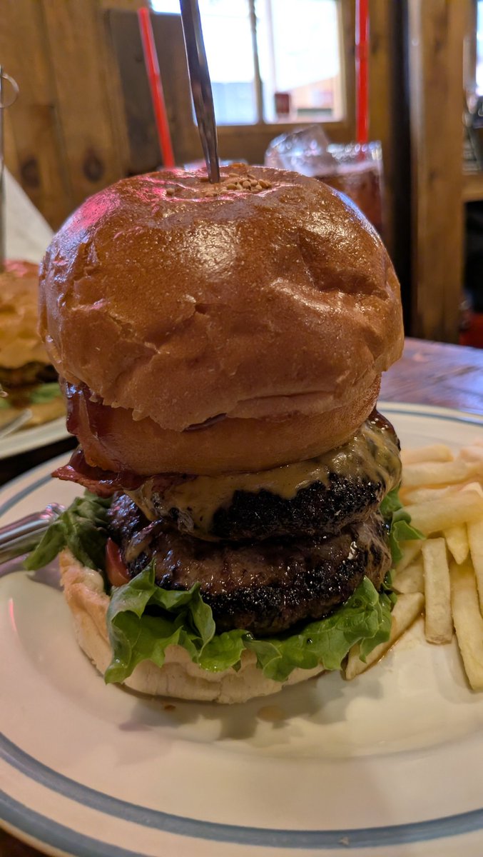 コマがらす tweet media