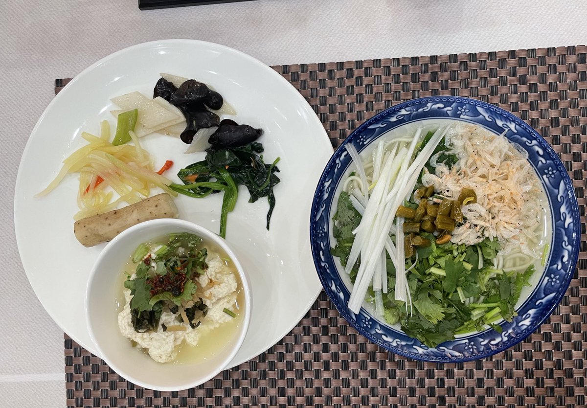 yoshida_parente's tweet image. 中国出張朝ごはん
私はお粥派じゃなく、麺派

アジア出張の飯は本当に助かる
が、たまによくわからない味と食材あるよね〜〜w
食べてみるけど、大体失敗する。

#コンタクト社長
#レンズアップル
#WAVE
#中国出張