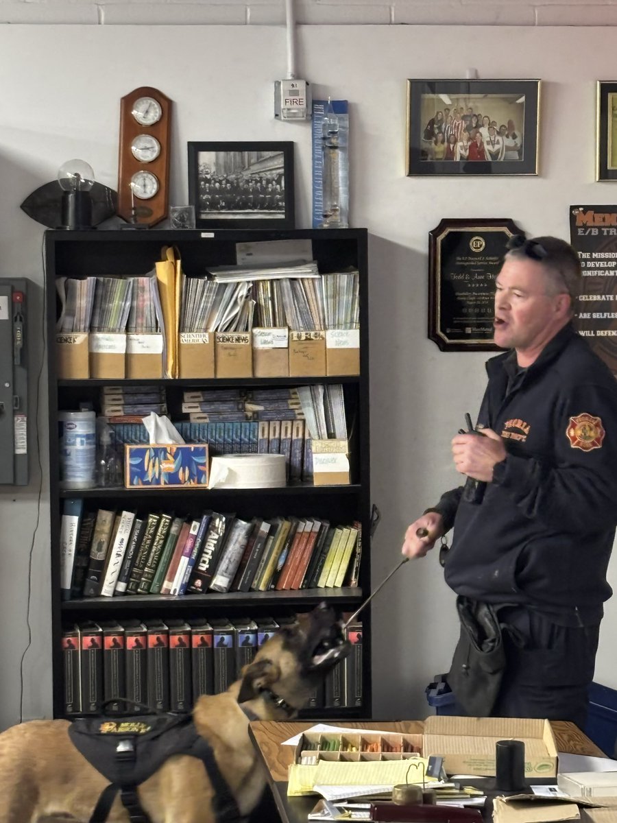 TrojansScience's tweet photo. City of Peoria Fire Captain Harris and his partner Molly visited today to talk about the chemistry of fire, fire and arson investigation, and fire safety. While Capt. Harris is great, Molly certainly stole the show. Dogs have 300 MILLION olfactory receptors, we have million. https://t.co/jUo18C5wZw