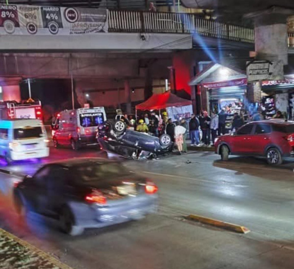 RaulGtzNR's tweet image. ¡VOLCADURA esta mañana en la vía José López Portillo, a la altura del Asta Bandera! 🚨 #Volcadura #Vía #Bandera